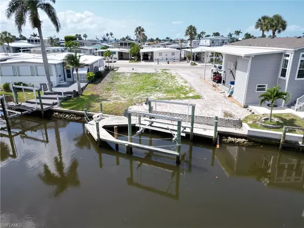 Fort Myers Beach, FL 33931,11370 Bougainvillea LN