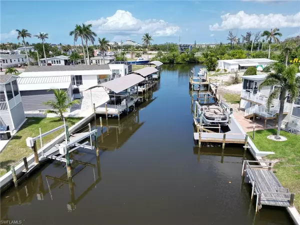 Fort Myers Beach, FL 33931,11370 Bougainvillea LN