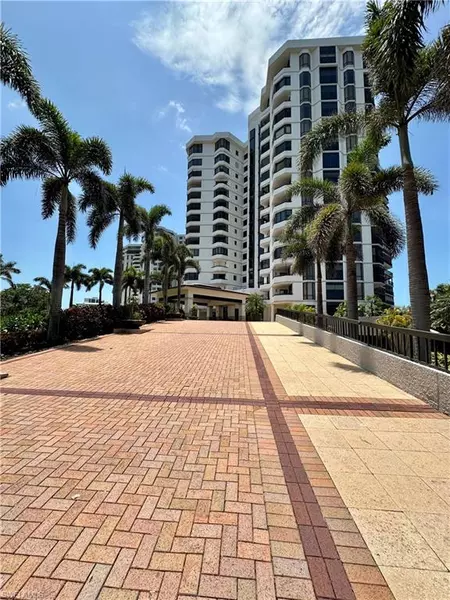 6075 Pelican Bay BLVD #1101, Naples, FL 34108
