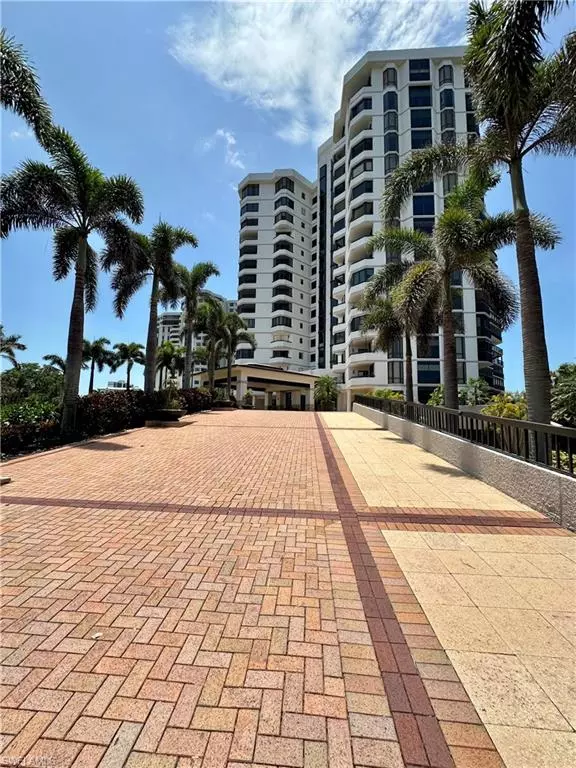Naples, FL 34108,6075 Pelican Bay BLVD #1101