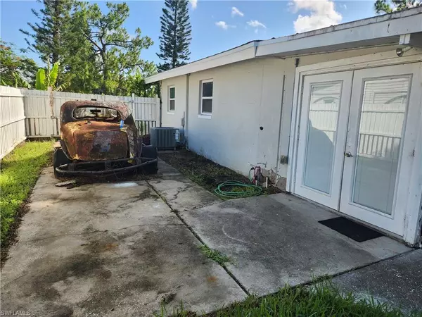 Alva, FL 33920,2206 Wyandotte AVE