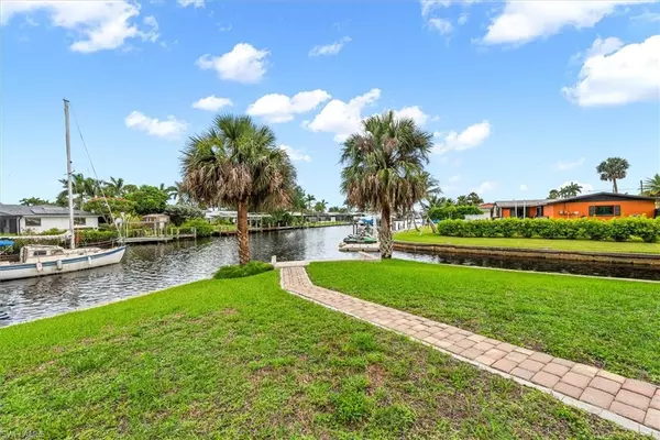 North Fort Myers, FL 33917,1704 Coral WAY