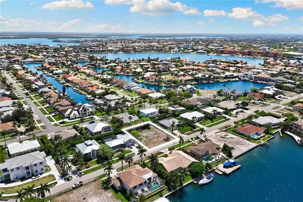 Marco Island, FL 34145,574 Tigertail CT