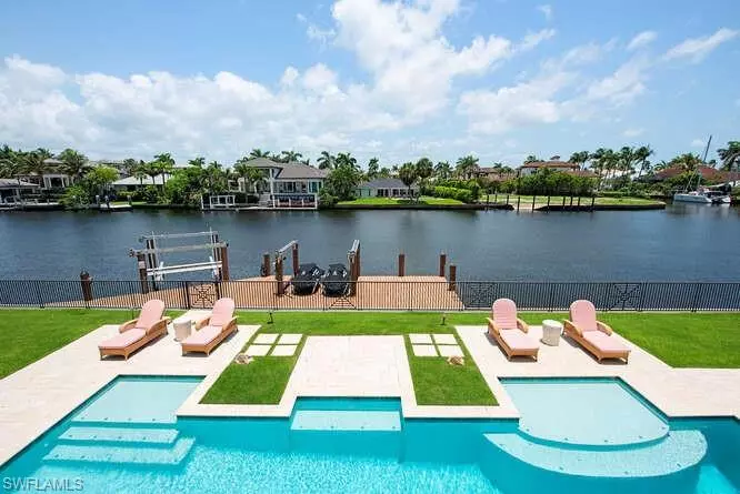 2001 4th ST S, Naples, FL 34102