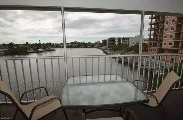 Naples, FL 34108,10682 GULFSHORE DR #304 C