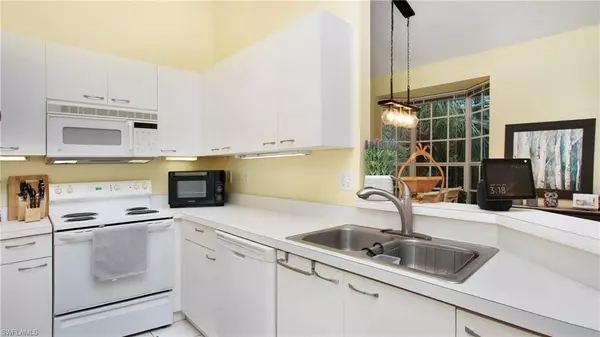 Naples, FL 34119,96 Silver Oaks CIR #1-202