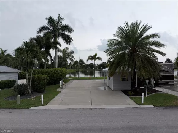 5701 Cypresswoods Resort DR, Fort Myers, FL 33905