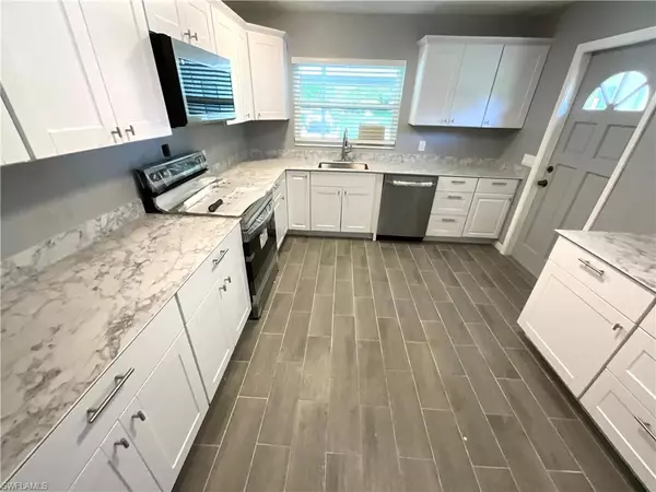 Fort Myers, FL 33905,169 Riverview RD