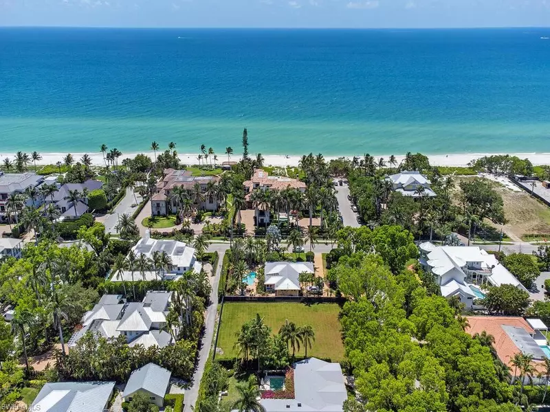 140 2nd AVE N, Naples, FL 34102