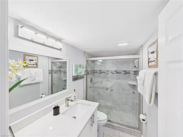 Bonita Springs, FL 34134,5600 Bonita Beach RD #201