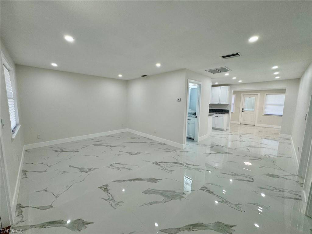 Punta Gorda, FL 33982,390 Hazel CIR
