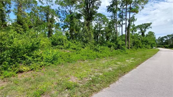 516 Summit AVE S, Lehigh Acres, FL 33974