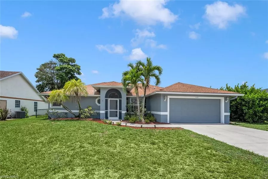 1094 Grove DR, Naples, FL 34120