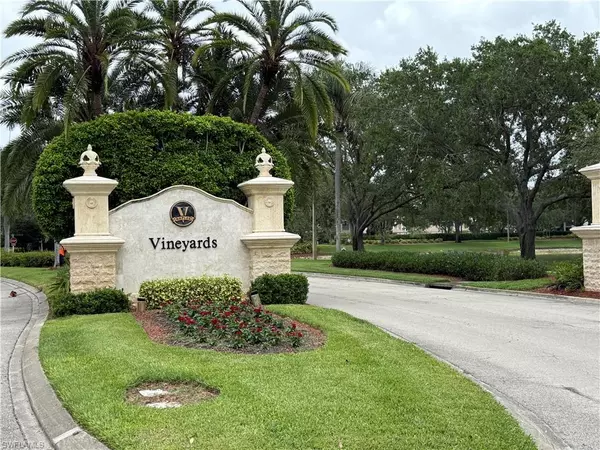 Naples, FL 34119,219 Via Perignon #21-2