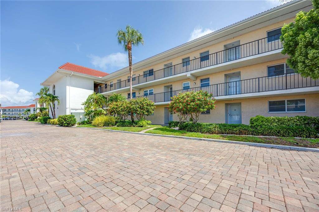 45 High Point CIR S #303, Naples, FL 34103