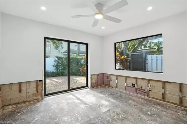 Naples, FL 34102,721 9th ST S #4