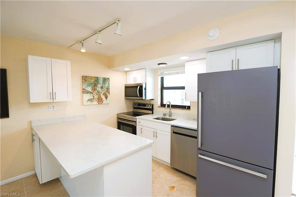 Marco Island, FL 34145,1023 Anglers CV #E502