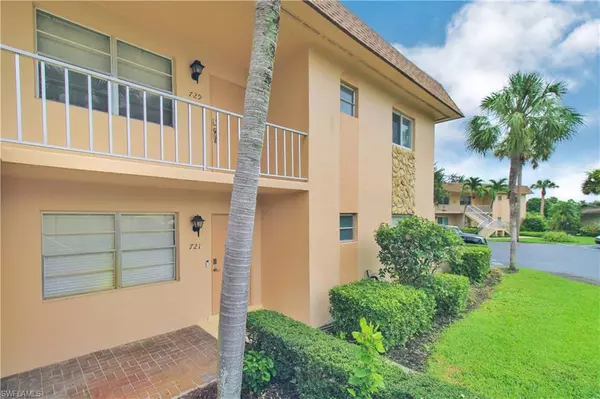 Naples, FL 34110,729 Palm View DR #D4