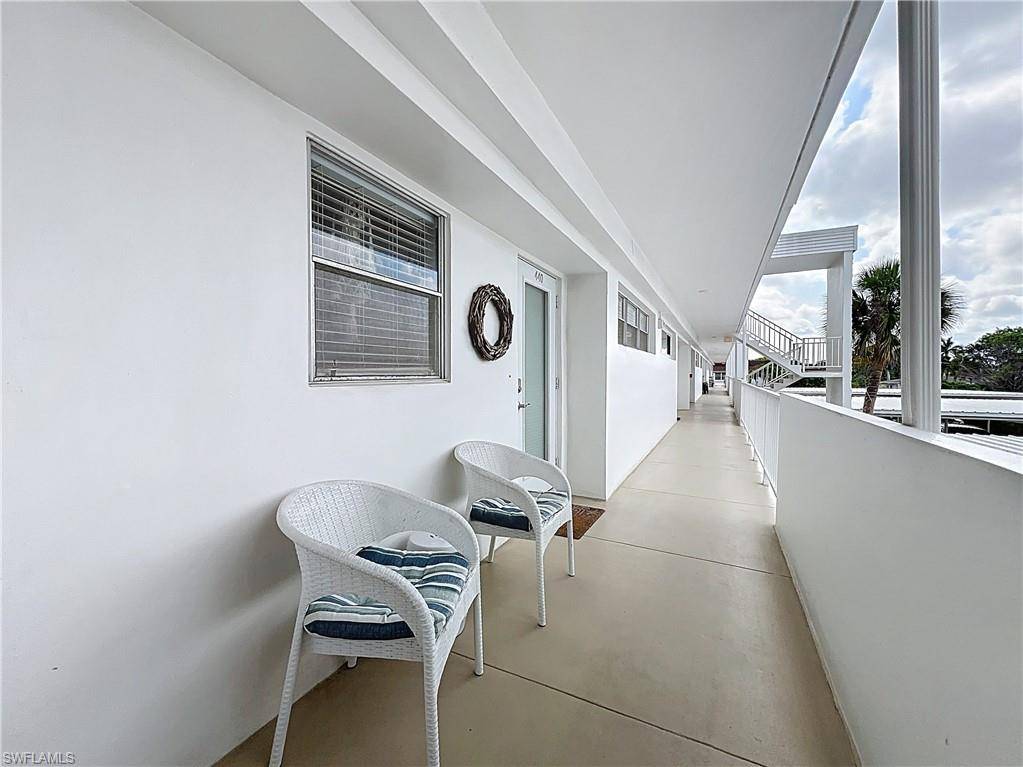 Naples, FL 34102,440 BROAD AVE S #H-440