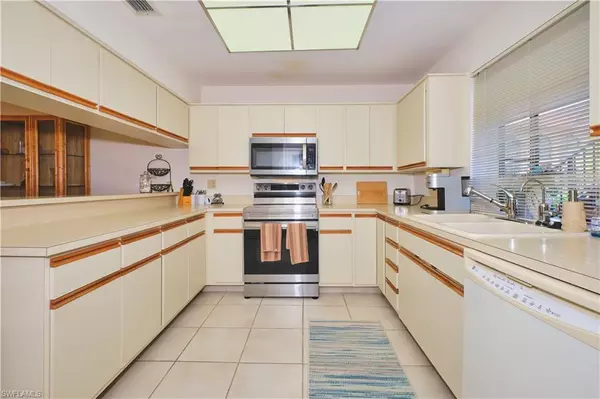 Cape Coral, FL 33914,5510 SW 4th PL #403