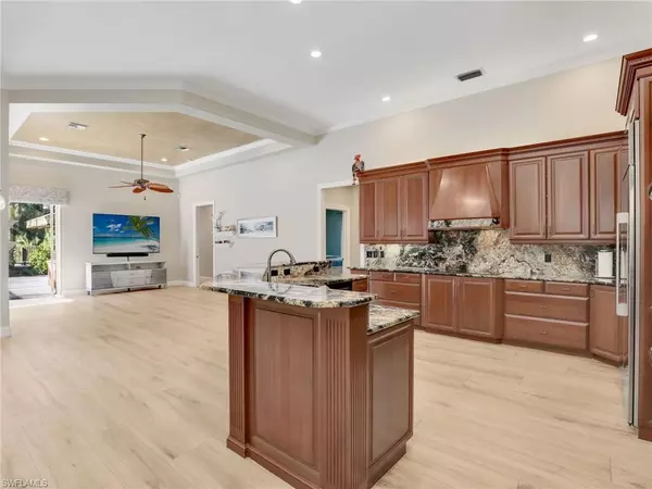 5410 Mahogany Ridge DR, Naples, FL 34119