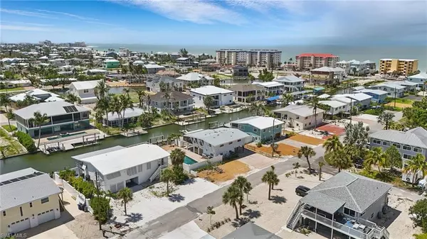 Fort Myers Beach, FL 33931,370 Bayland RD
