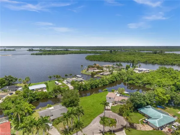 Fort Myers, FL 33905,261 Alameda AVE