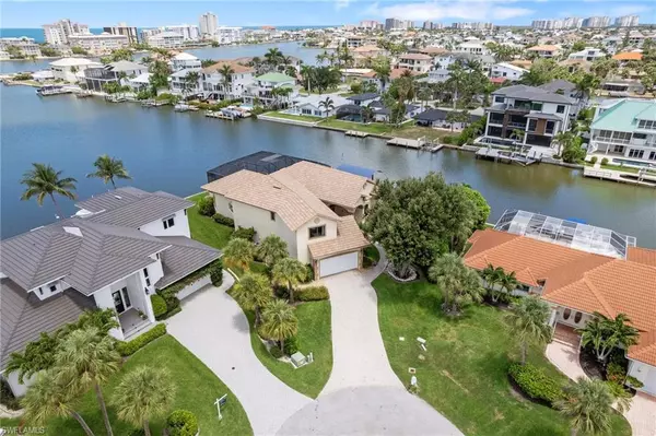 Naples, FL 34108,431 Palm CT