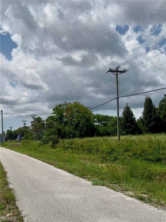 North Fort Myers, FL 33903,2536 N Tamiami TRL