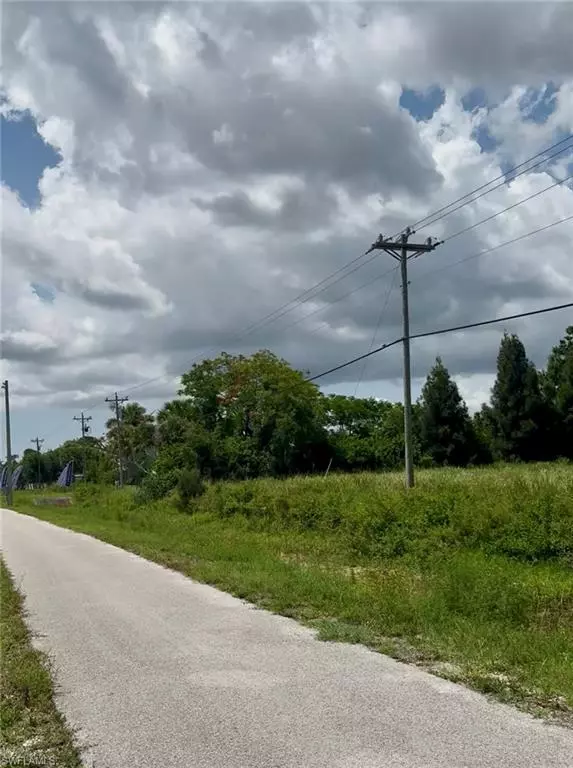 North Fort Myers, FL 33903,2536 N Tamiami TRL