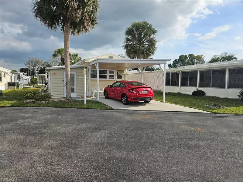 7 Pearl DR #7P, Naples, FL 34114