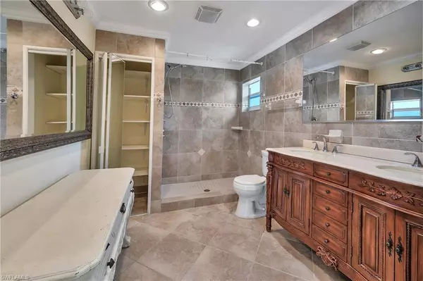 Naples, FL 34110,639 Pompano DR