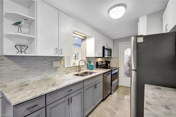 Naples, FL 34104,2047 Harbor LN