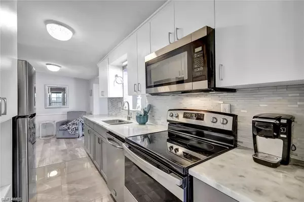 Naples, FL 34104,2047 Harbor LN