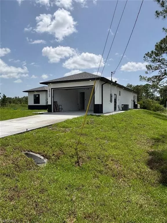 Lehigh Acres, FL 33971,2909 DORA AVE N