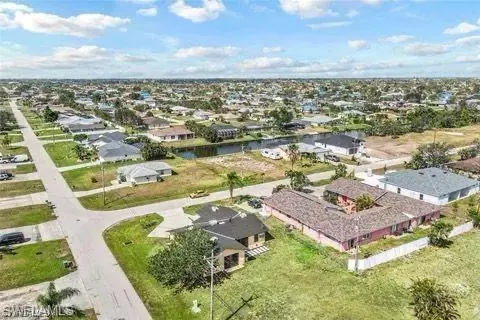Cape Coral, FL 33990,615 SE 23rd PL