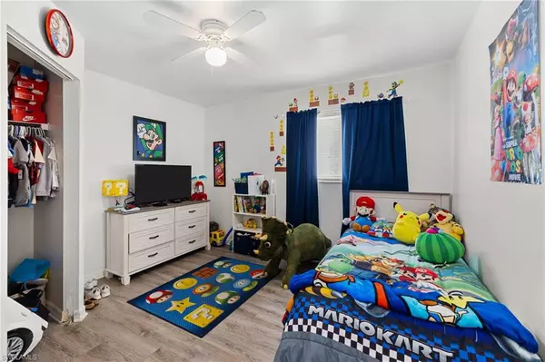 Lehigh Acres, FL 33973,5327 30th ST SW