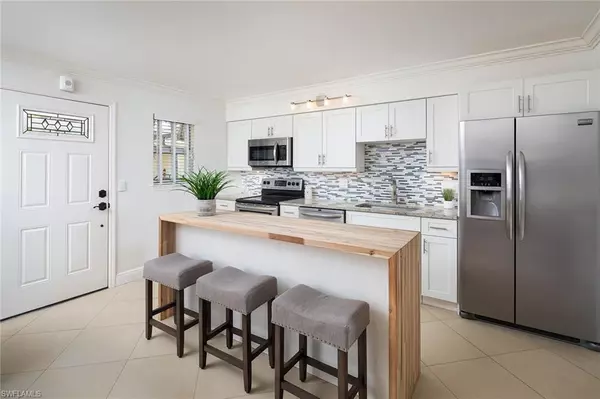Naples, FL 34102,960 7th ST S #202