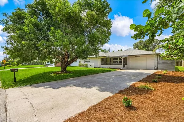 1240 Pompei LN, Naples, FL 34103