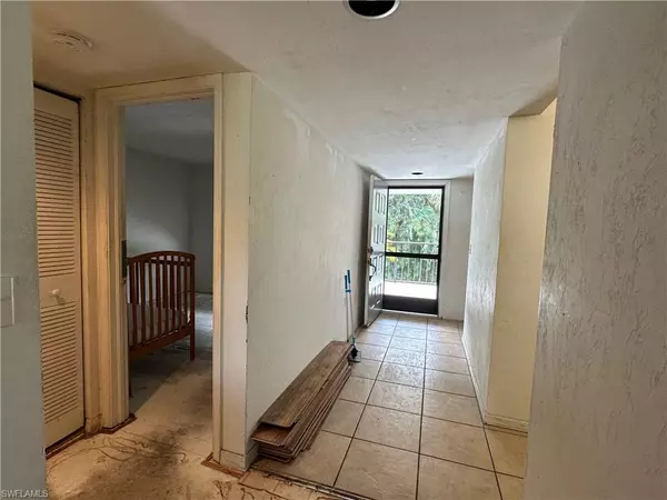 Naples, FL 34116,1224 Commonwealth CIR #N-203
