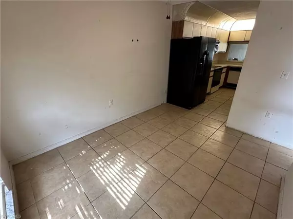 Naples, FL 34116,1224 Commonwealth CIR #N-203