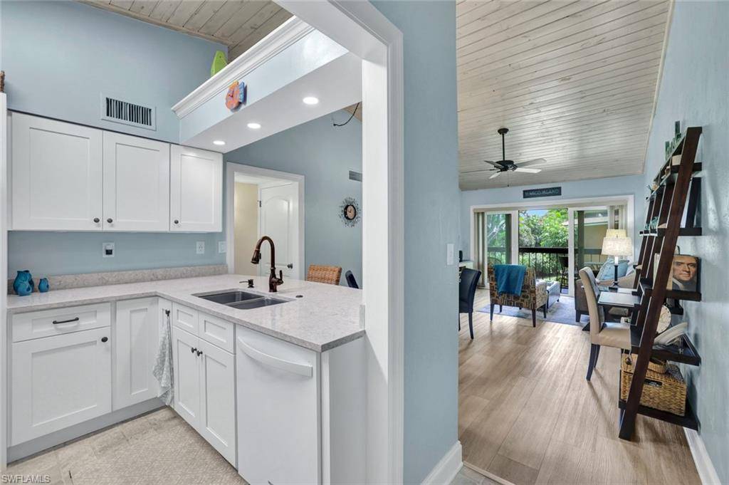 Marco Island, FL 34145,61 Greenbrier ST #7-207