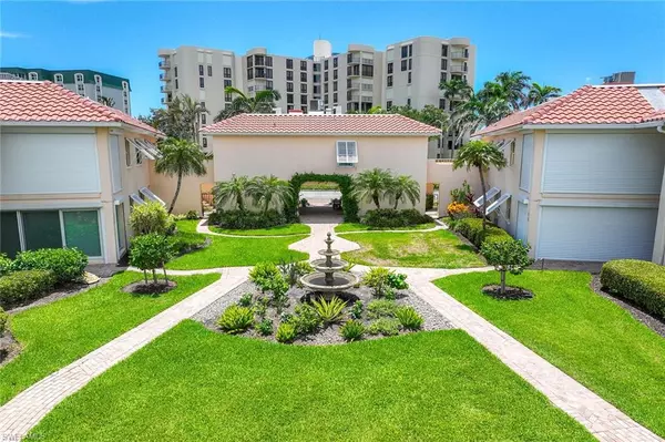 Naples, FL 34103,3070 Gulf Shore BLVD N #104