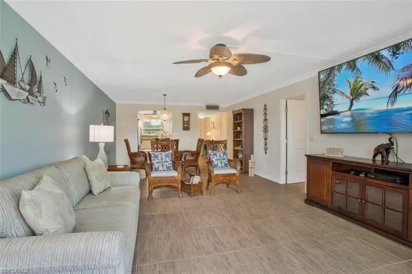 4372 27th CT SW #2-102, Naples, FL 34116
