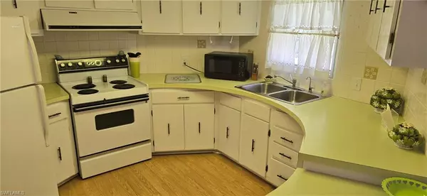 North Fort Myers, FL 33903,512 Crampton LN