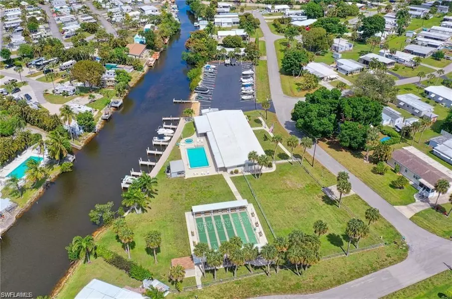 4 Henderson DR, Naples, FL 34114