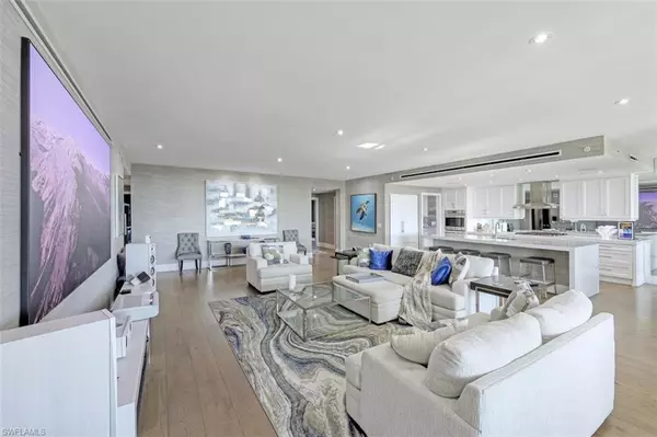 Naples, FL 34110,13915 Old Coast RD #305