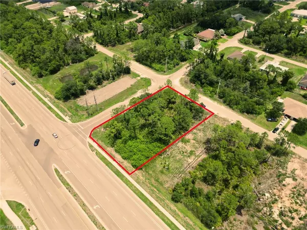 Lehigh Acres, FL 33973,912 Meadow RD