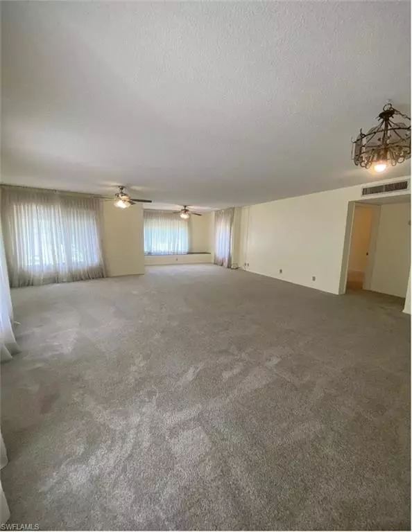 Fort Myers, FL 33901,2264 Winkler AVE #101