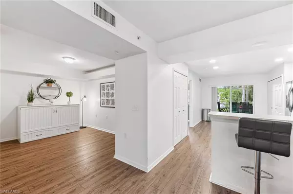 Naples, FL 34109,4940 Cougar CT S #104